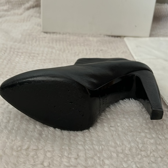 Balenciaga short black leather booties with silver zipper facing in. - Picture 4 of 6